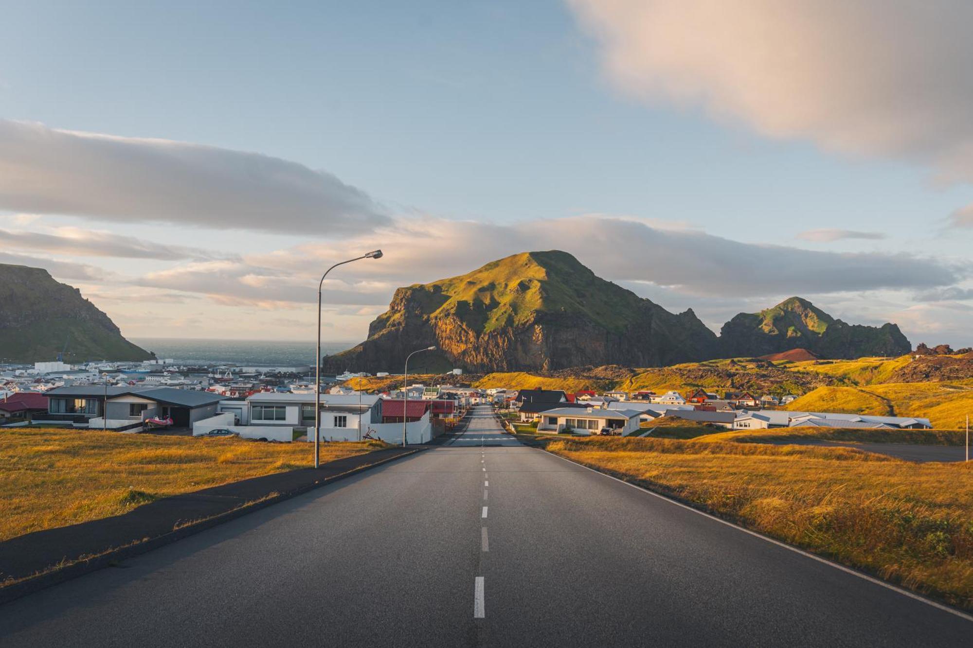 Westman Islands Inn Вестманнаэйяр Экстерьер фото