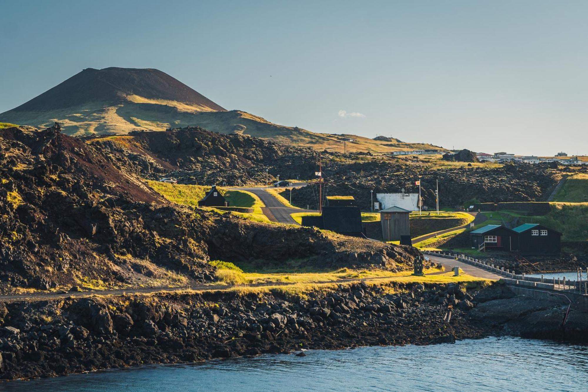 Westman Islands Inn Вестманнаэйяр Экстерьер фото
