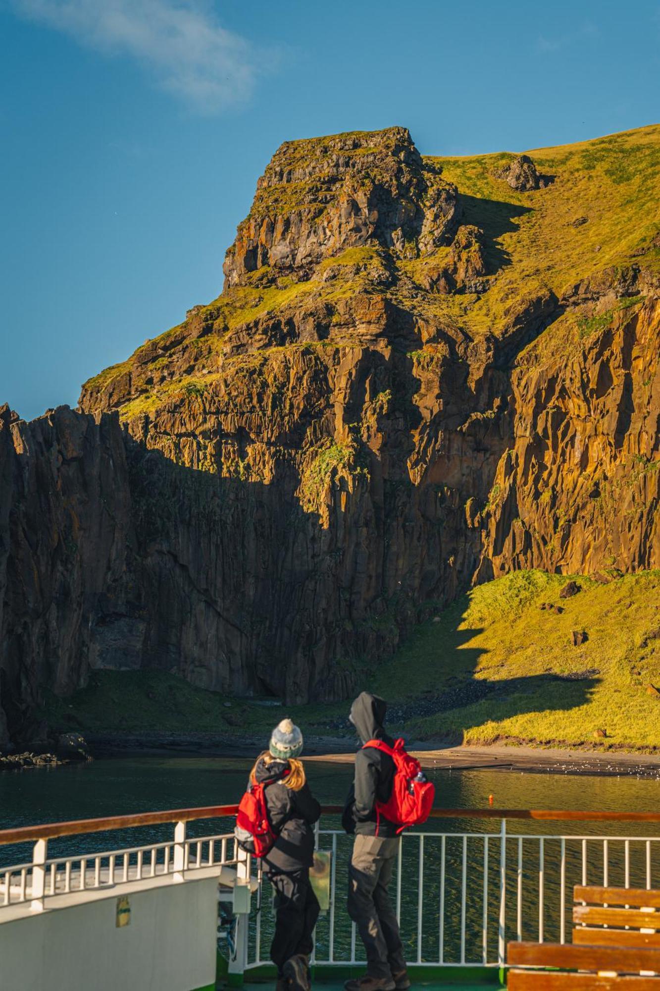 Westman Islands Inn Вестманнаэйяр Экстерьер фото